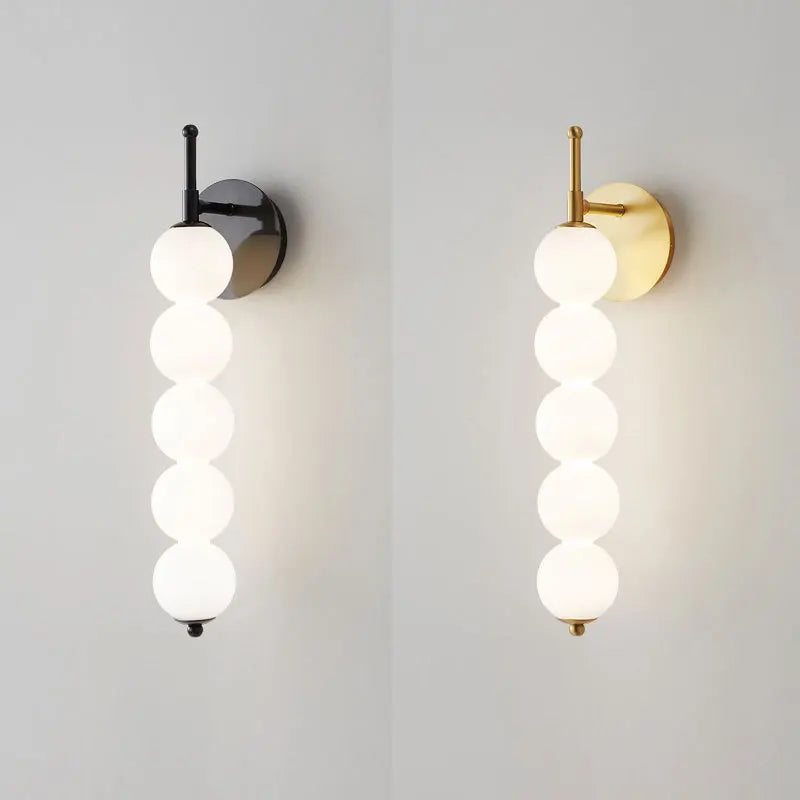 Applique murale design boules en verre blanc