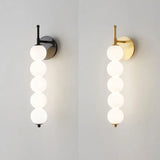 Applique murale design boules en verre blanc