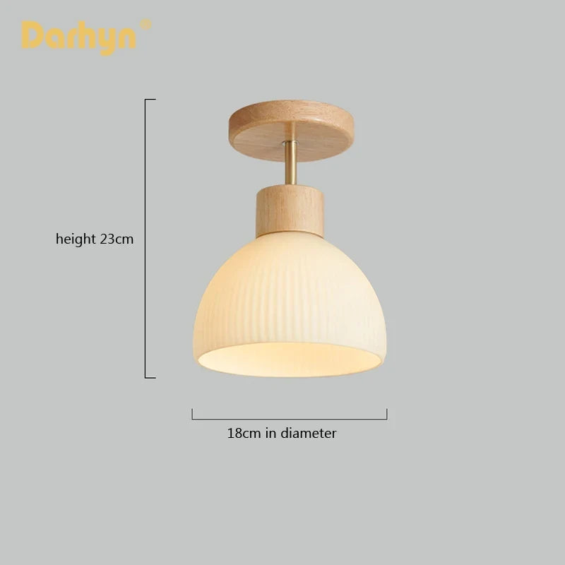 lustre en bois simple avec abat-jour en verre