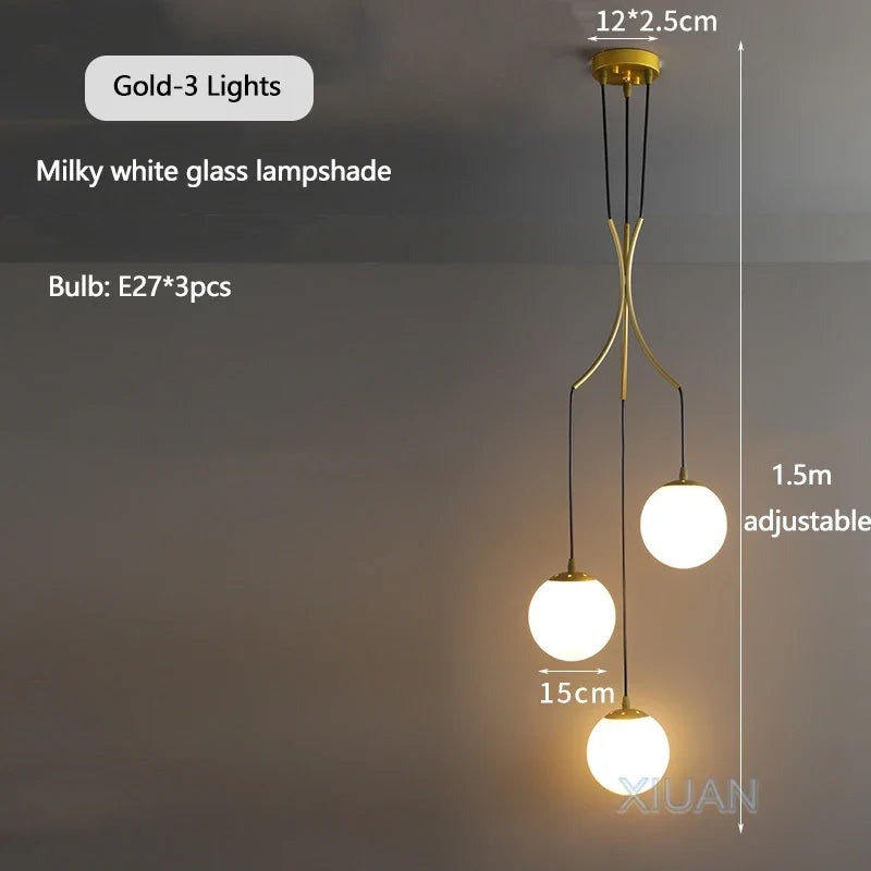 lustre nordique avec lampes de boule en verre laiteux suspendues