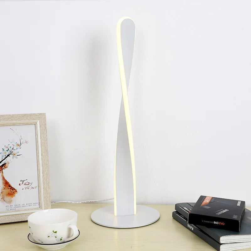 lampadaire moderne en aluminium avec intensité variable pour décoration intérieure