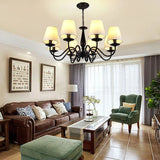 lustre en fer noir avec abat-jour pour intérieur élégant