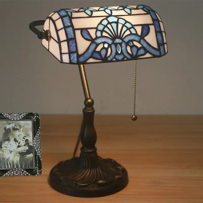 lampe à poser rétro nordique en verre teinté décor baroque méditerranéen