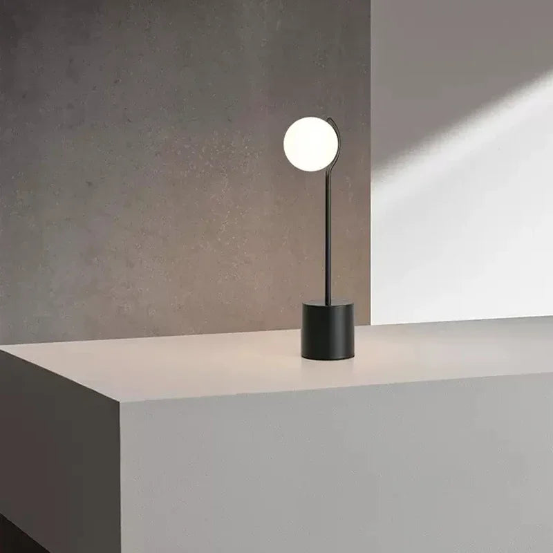 lampadaire moderne en fer et verre pour décoration intérieure nordique