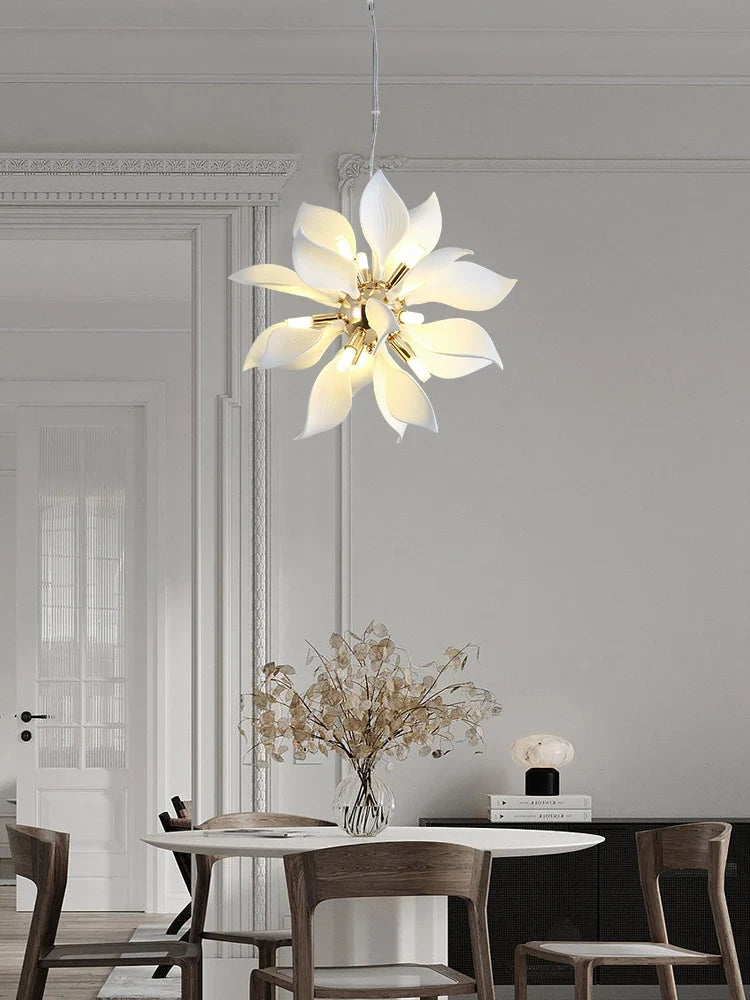 lustre carré en céramique avec pétales de fleurs suspendu