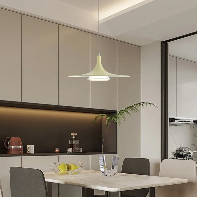 lustre minimaliste avec bras oscillant pour intérieur