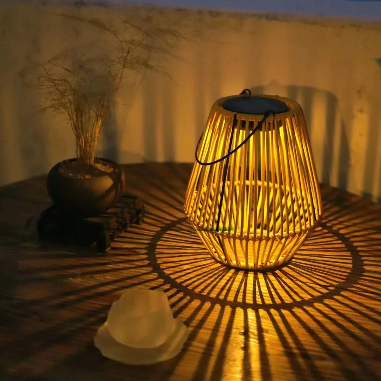 lanterne solaire en rotin pour balcon et jardin décoratif