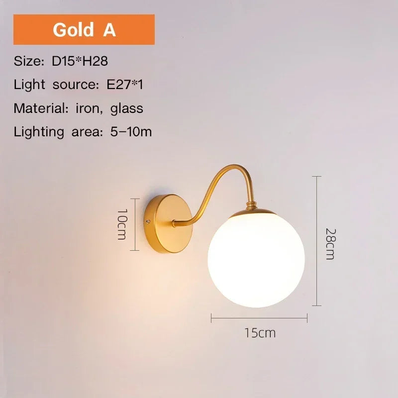 applique murale moderne en verre avec boule lumineuse élégante