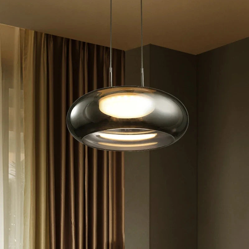 Suspension en verre fumé gris en forme de galet aplati — Bisquine