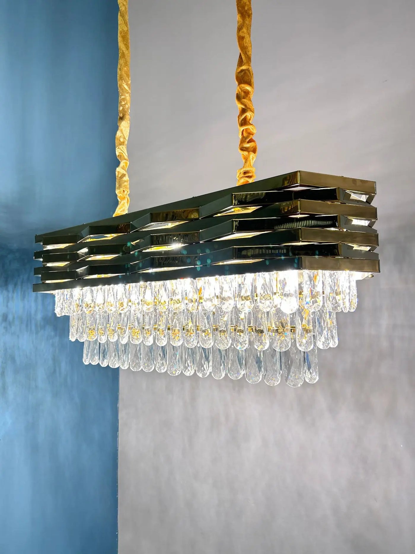 Modern Luxury Creative Living Room LED Pendant Light Nordic Restaurant Crystal Light Bar Counter Decorative Light Fixture