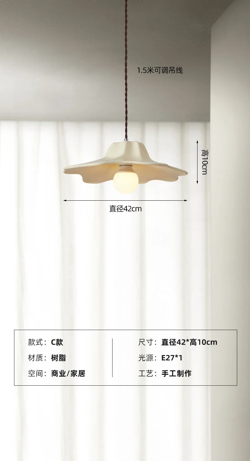 suspension en résine design moderne pour intérieur contemporain