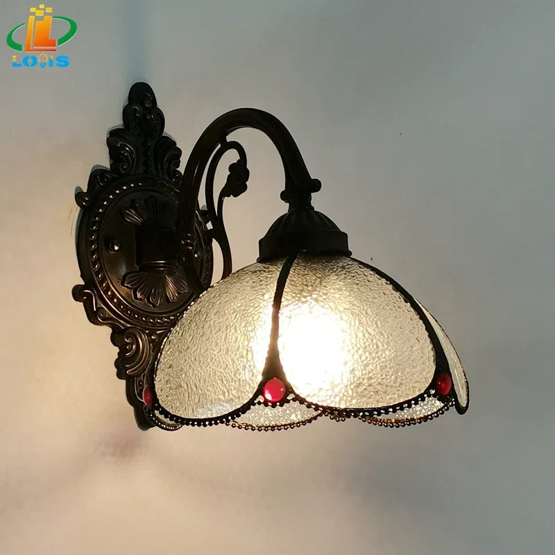 applique murale en verre courbé style méditerranéen pour intérieur chaleureux