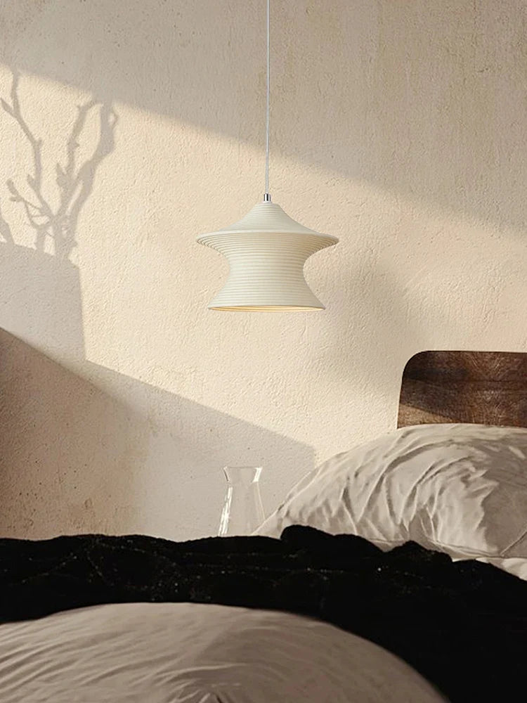 suspension moderne design nordique en résine LED pour ambiance chaleureuse