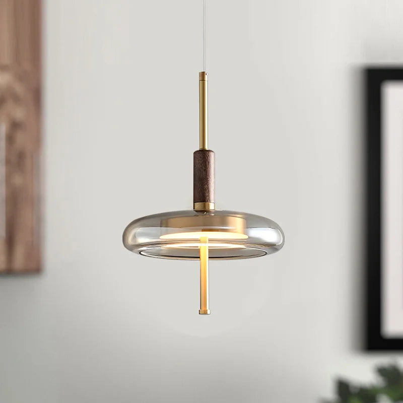 Suspension soucoupe en verre fumé et disque en laiton — Baume