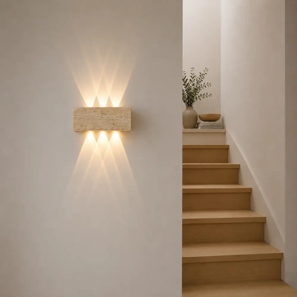 Applique murale LED en bloc rectangulaire de travertin — Aster