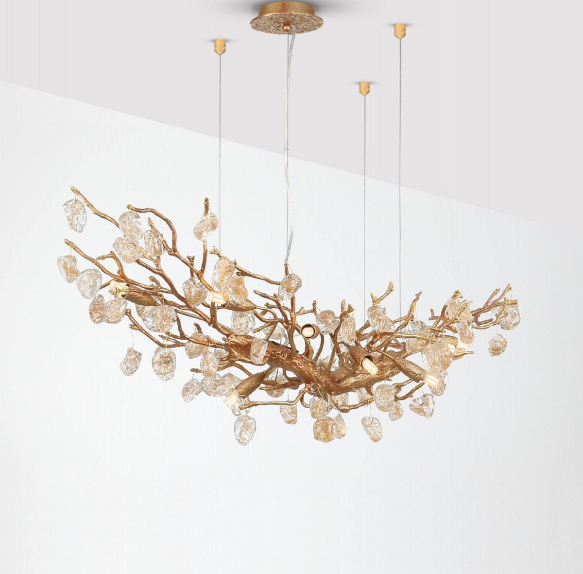 Lustre horizontal à branches de laiton et cristaux ambrés — Fourrage