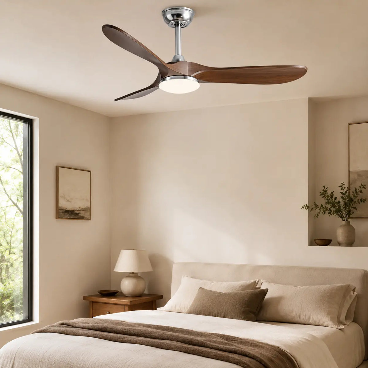 Ventilateur de plafond bois foncé et moteur chromé à LED — Citronnelle