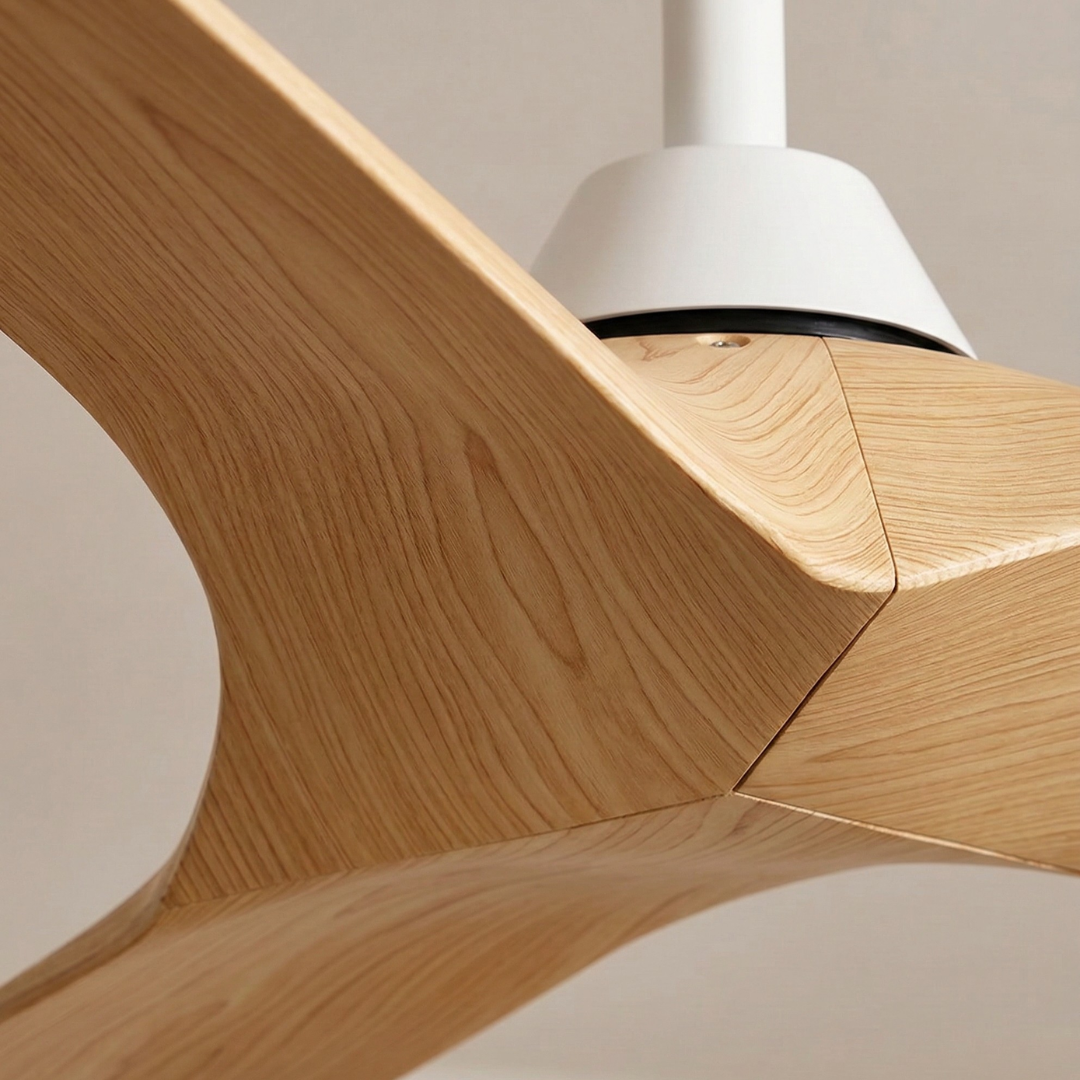 Ventilateur de plafond blanc mat à trois pales en bois clair — Anis