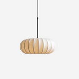 Suspension dôme côtelé en tissu et tige métal noire — Brisance