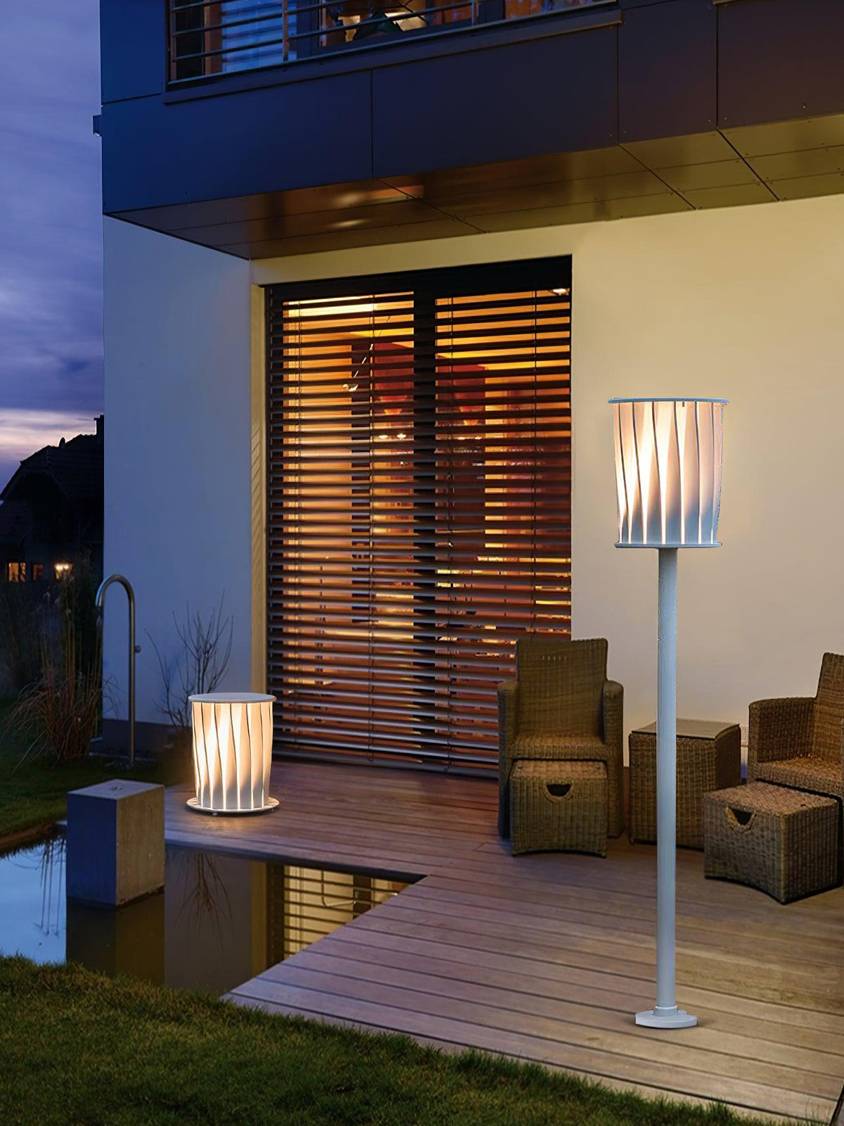 Borne de jardin sur pied en aluminium et diffuseur cannelé — Lampée