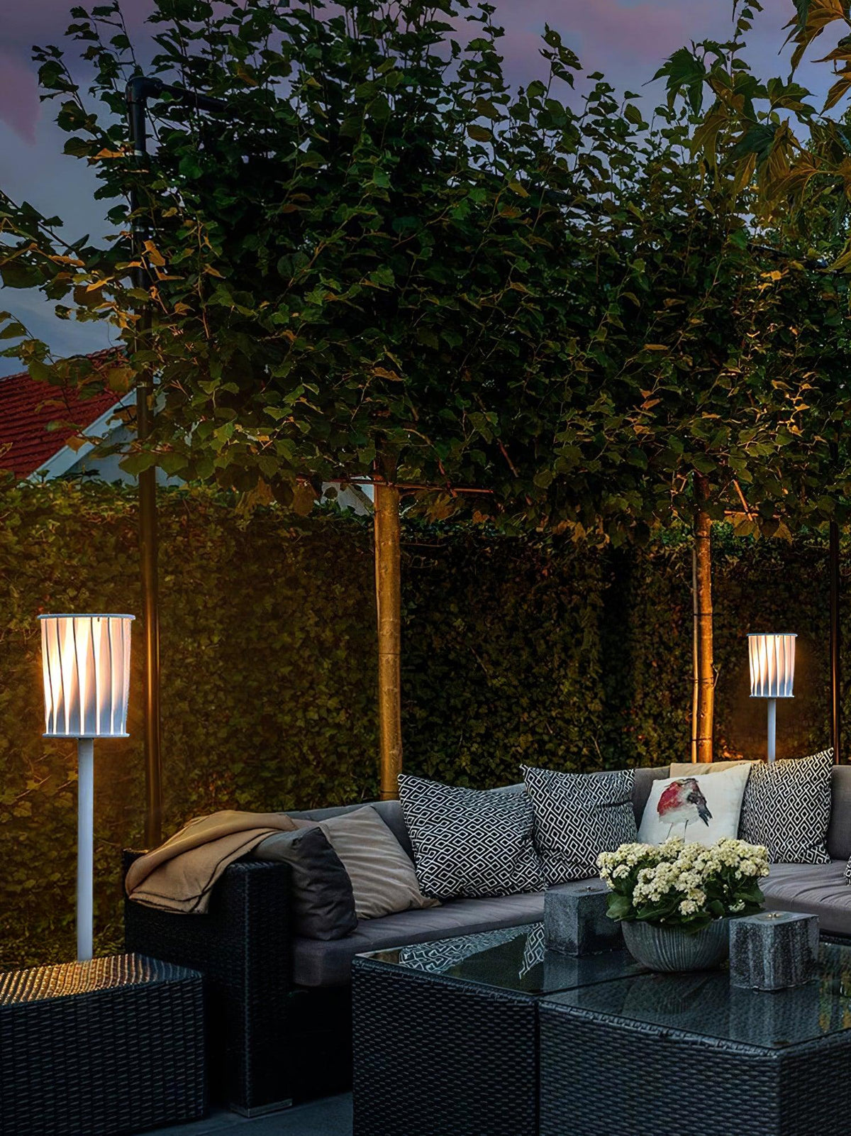 Borne de jardin sur pied en aluminium et diffuseur cannelé — Lampée
