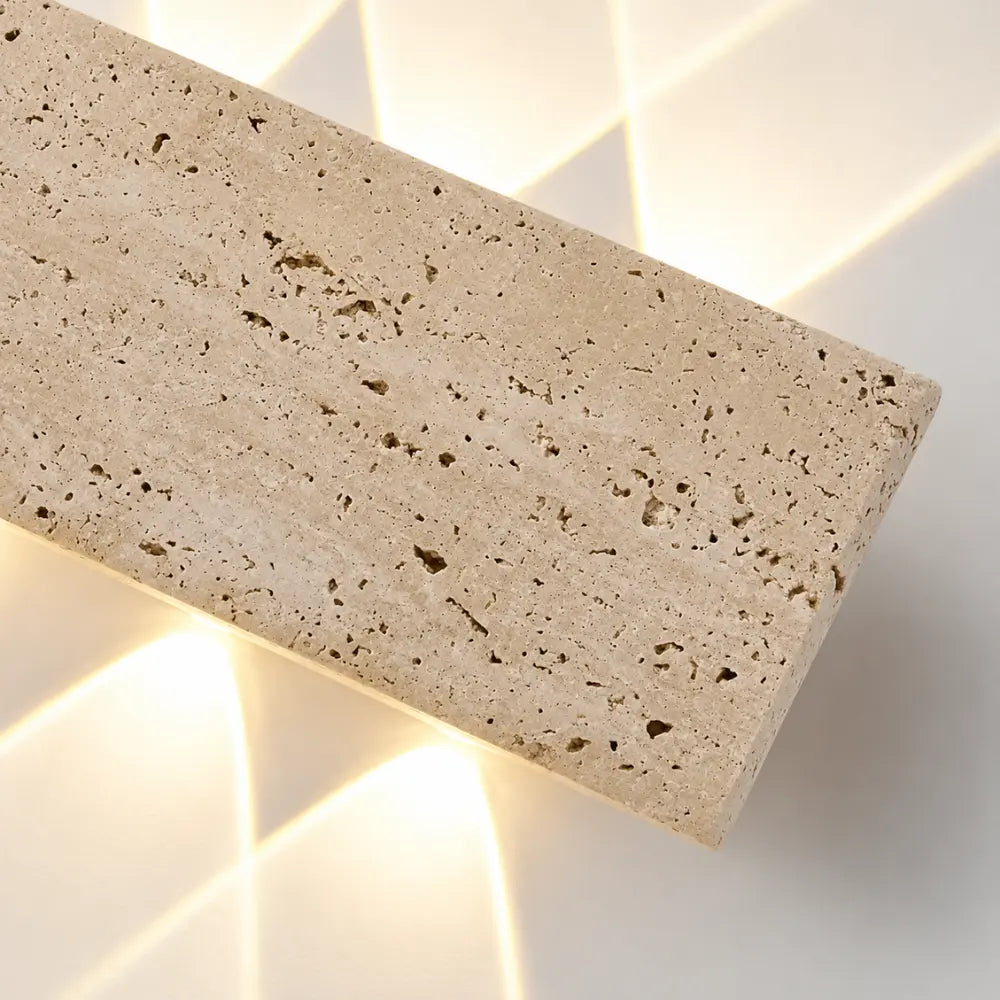 Applique murale LED en bloc rectangulaire de travertin — Aster