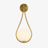 Applique murale design à LED dorée avec boule en verre blanc Shadow