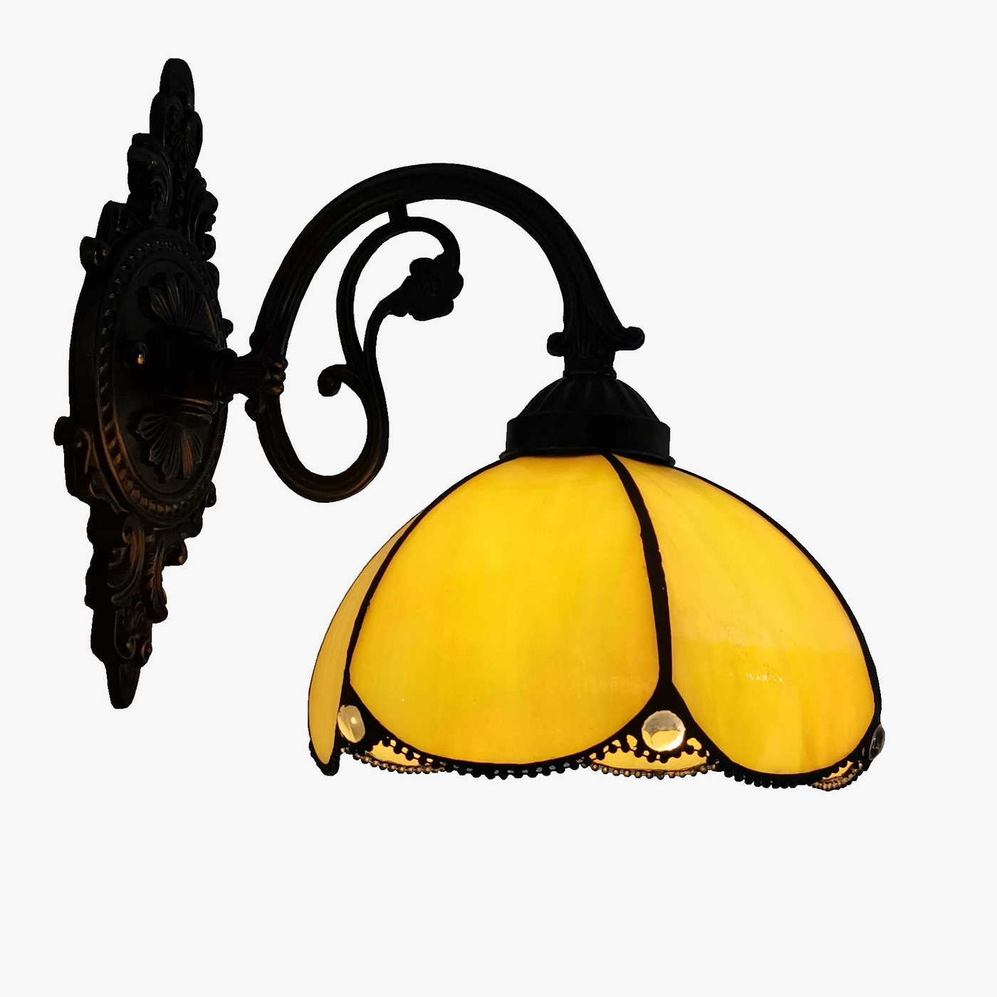 applique murale en verre courbé style méditerranéen pour intérieur chaleureux