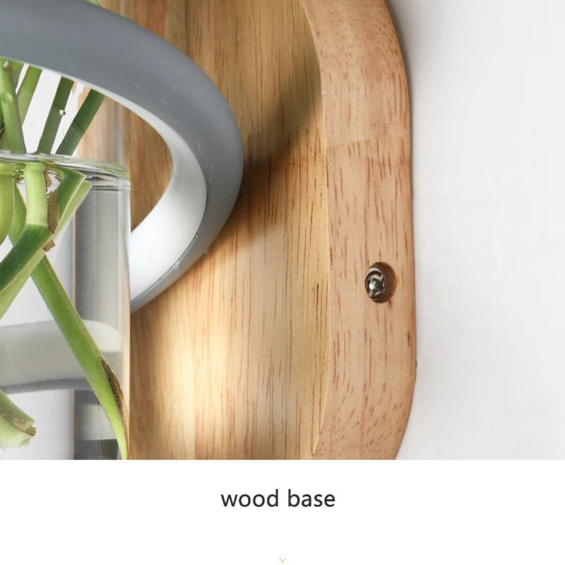 applique murale nordique en bois avec plante verte pour ambiance chaleureuse