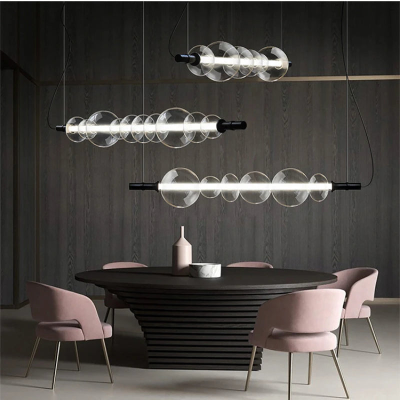 comptoir de bar moderne avec bande lumineuse suspendue