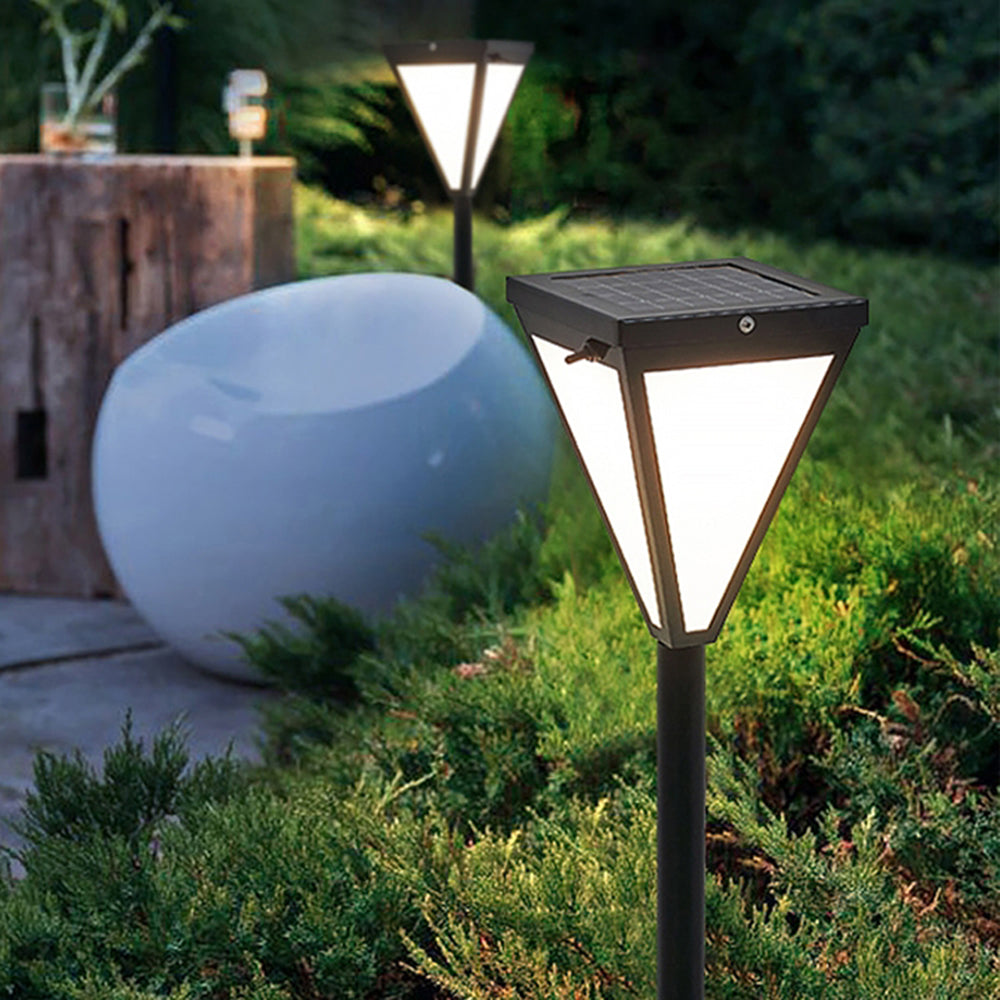 Balise solaire sur pied avec chapeau conique en verre et aluminium — Pastel