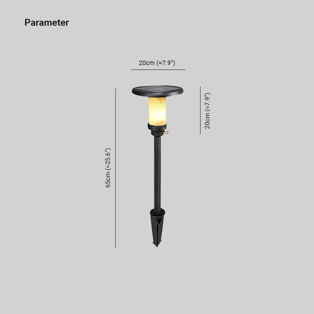 Borne de jardin à piquet avec chapeau noir et globe lumineux — Sassafras