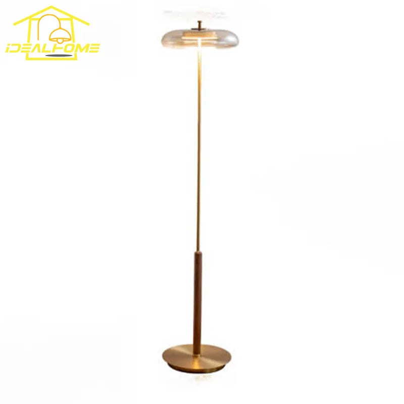 lampadaire design classique en laiton et noyer avec éclairage led
