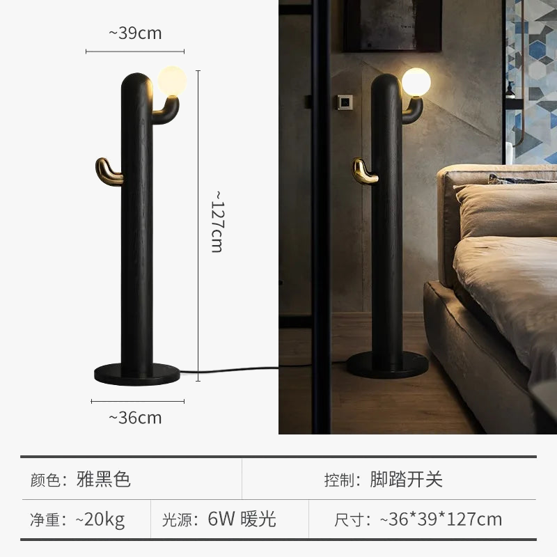 lampadaire design en bois et cactus pour intérieur moderne