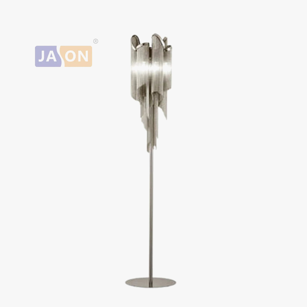 lampadaire design en métal et chrome pour intérieur moderne