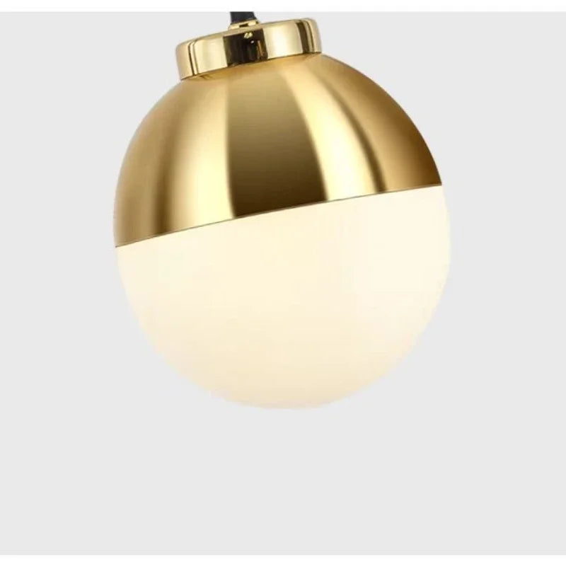 lampadaire rétro doré design nordique pour intérieur élégant