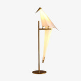 Lampe à poser en forme d'oiseau sur branche dorée