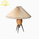 lampe à poser plissée en bois massif et tissu design moderne