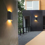 Applique incurvée en aluminium anthracite ouverte en haut et en bas — Cresson