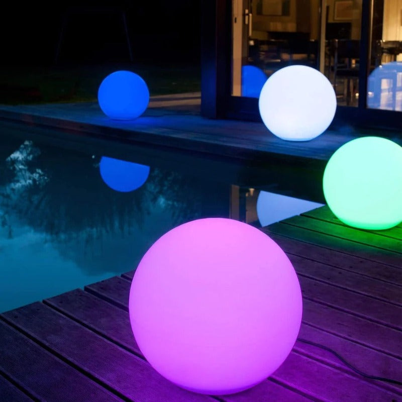 Boule lumineuse à poser pour jardin et bord de piscine — Douelle