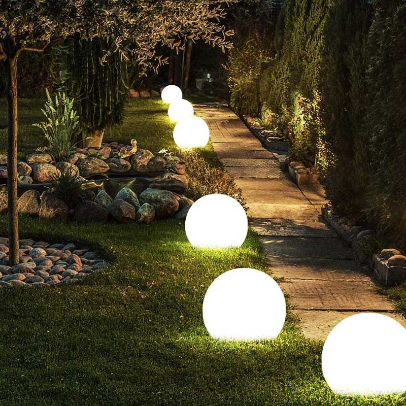 Boule lumineuse à poser pour jardin et bord de piscine — Douelle