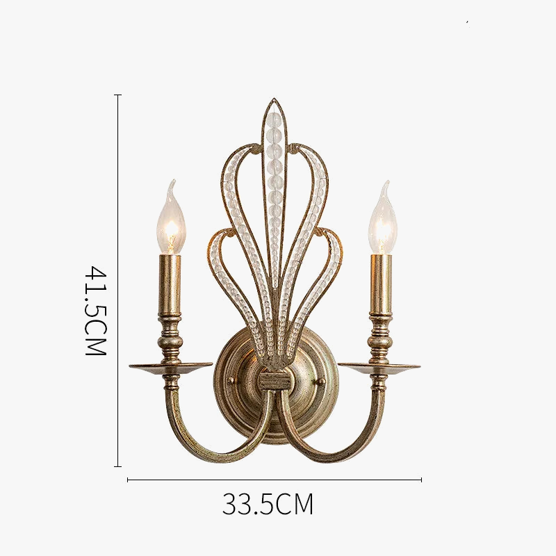 lustre en métal doré antique avec décoration en cristal