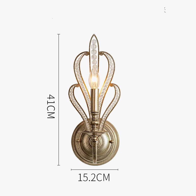 lustre en métal doré antique avec décoration en cristal