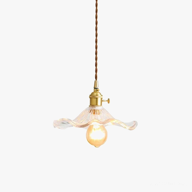 lustre nordique moderne en laiton et verre design élégant pour restaurant