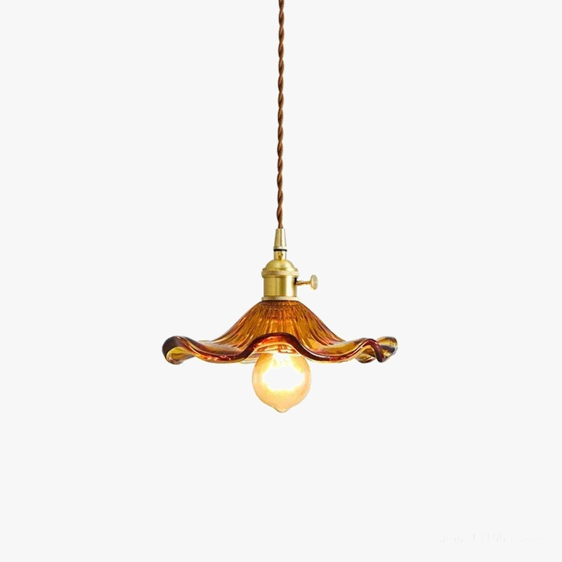 lustre nordique moderne en laiton et verre design élégant pour restaurant