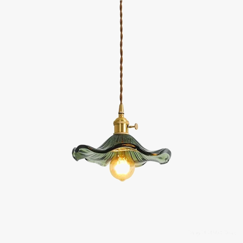 lustre nordique moderne en laiton et verre design élégant pour restaurant