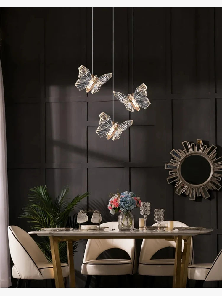 lustre papillon en cristal pour décoration d'intérieur élégante