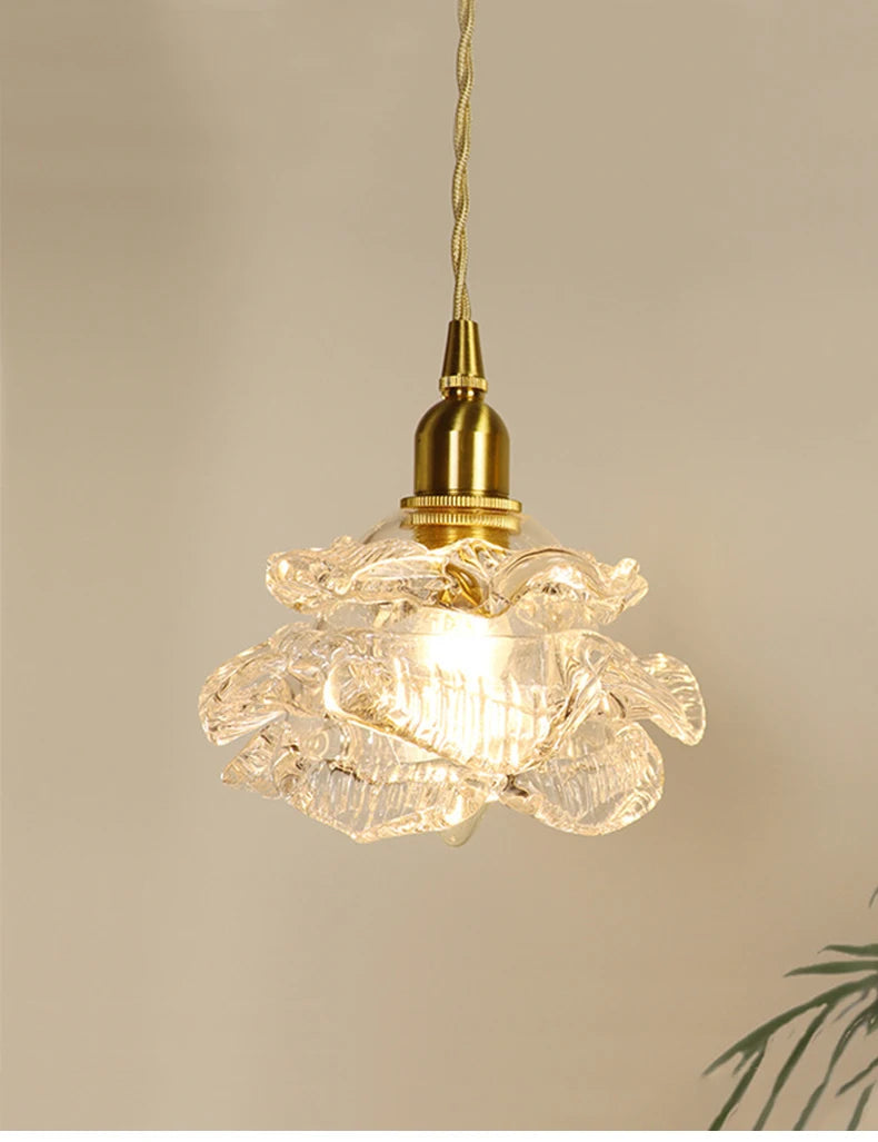 lustre romantique en verre vintage pour intérieur élégant