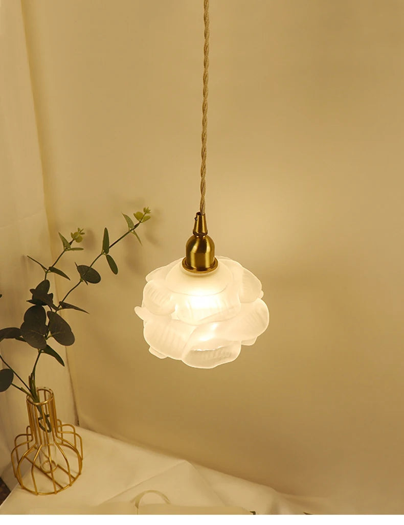 lustre romantique en verre vintage pour intérieur élégant