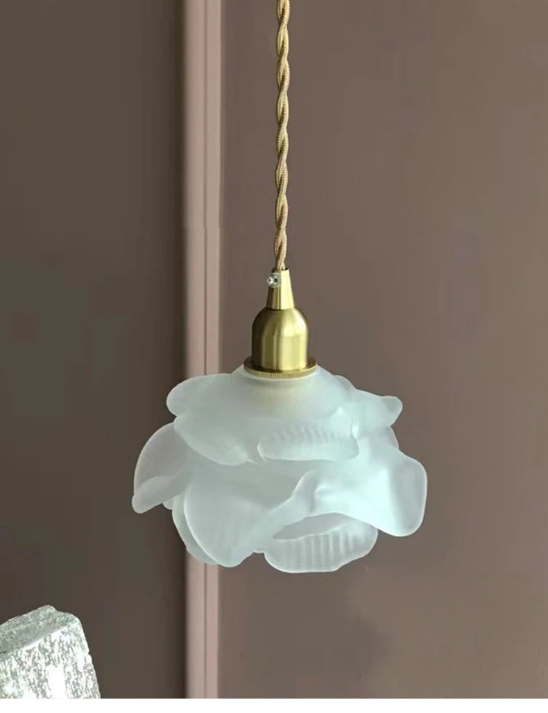 lustre romantique en verre vintage pour intérieur élégant